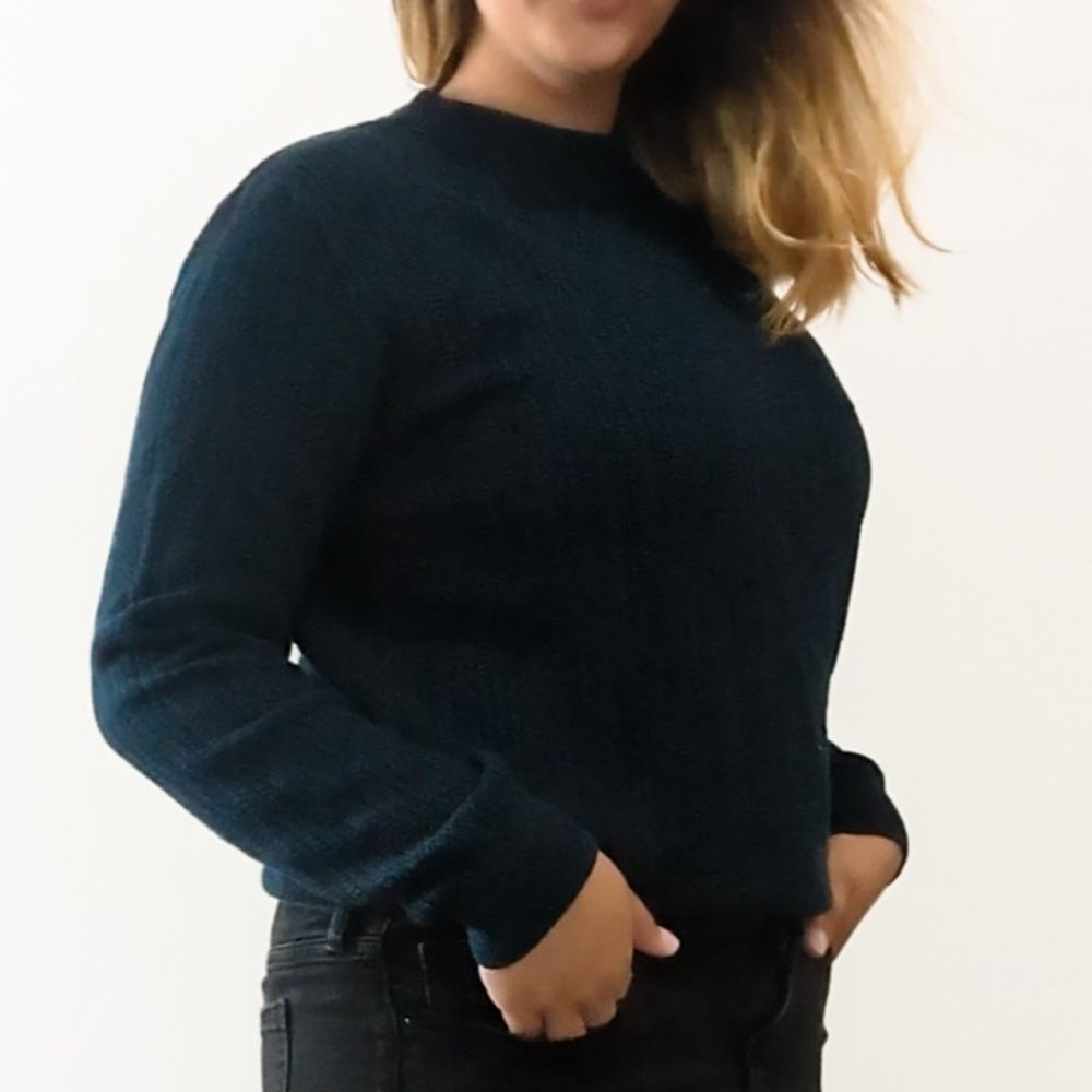 H&M blue crewneck sweater size M